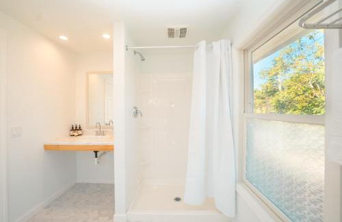 Hampton Bays Hotel | Hampton Bays Hotel On Main