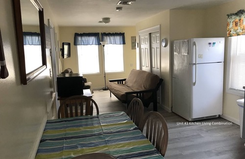Hampton House | Hampton Beach - Air Conditioned 2 Bedroom Wicked Clean Cottage - Sleeps 6 - 8