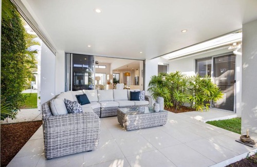 Buddina House | Hampton Beach House on the Waterfront