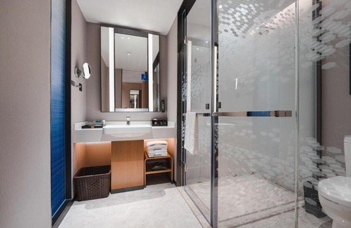 Lanwuwei Hotel | Hampton by Hilton Shenzhen Yuanshan