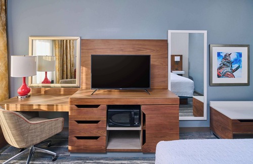 Midtown Anchorage Hotel | Hampton Inn Anchorage