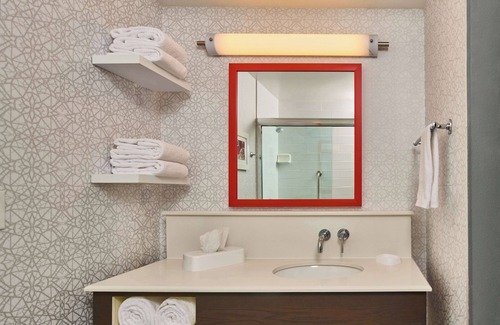 Midtown Anchorage Hotel | Hampton Inn Anchorage