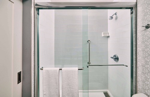Midtown Anchorage Hotel | Hampton Inn Anchorage