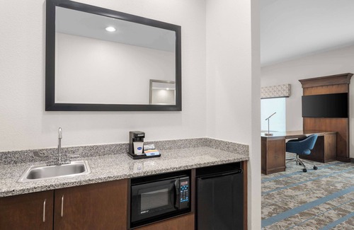McDonough Hotel | Hampton Inn Atlanta McDonough