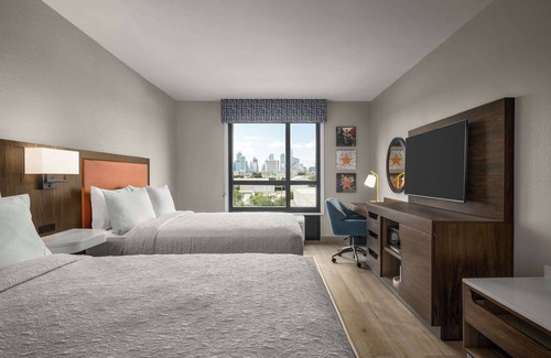 Holly Hotel | Hampton Inn Austin East Side 5th Street