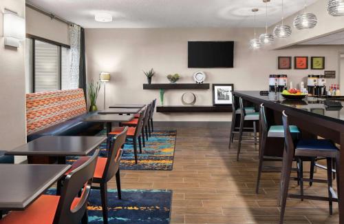 St. Johns Hotel | Hampton Inn Austin North
