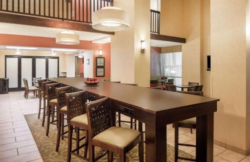 Branson Theater District Hotel | Hampton Inn Branson on the Strip