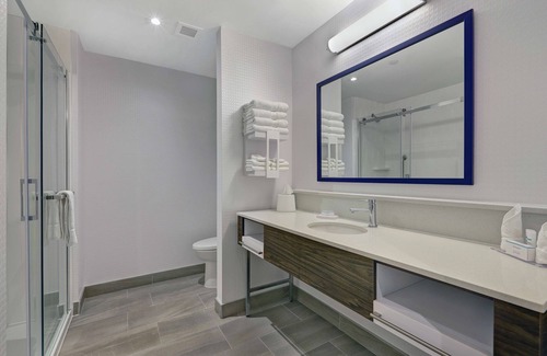 Peterborough Hotel | Hampton Inn by Hilton Peterborough