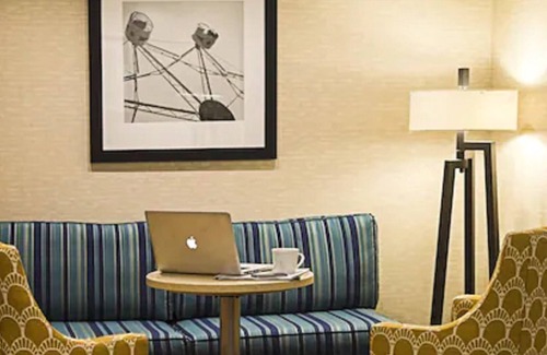 Ottawa Division Hotel | Hampton Inn by Hilton Ottawa Airport, ON, CN