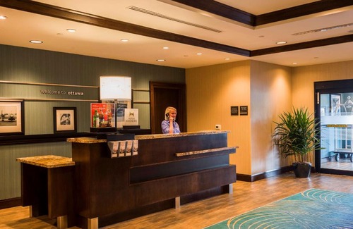 Ottawa Division Hotel | Hampton Inn by Hilton Ottawa Airport