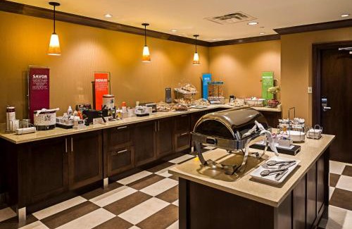 Ottawa Division Hotel | Hampton Inn by Hilton Ottawa Airport