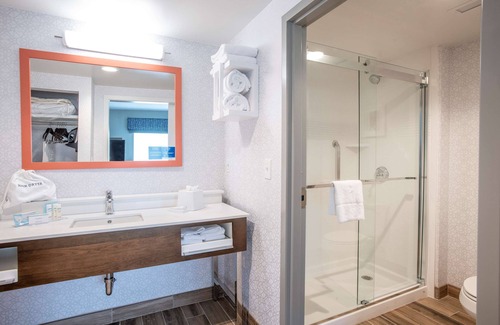 Walton Hotel | Hampton Inn by Hilton Richwood Cincinnati South