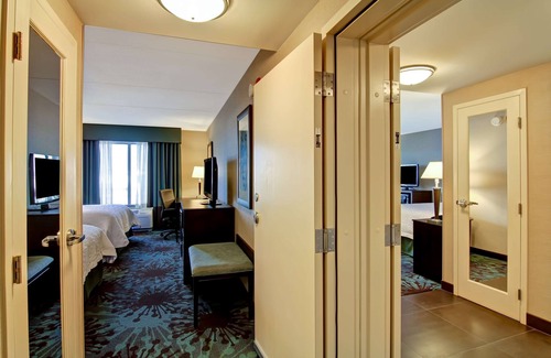 Airport Corporate Hotel | Hampton Inn by Hilton Toronto Airport Corporate Centre