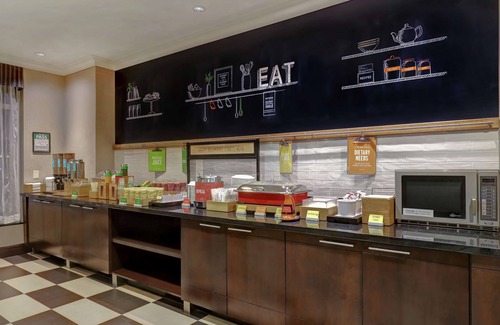 Airport Corporate Hotel | Hampton Inn by Hilton Toronto Airport Corporate Centre