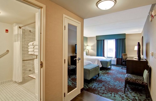 Airport Corporate Hotel | Hampton Inn by Hilton Toronto Airport Corporate Centre