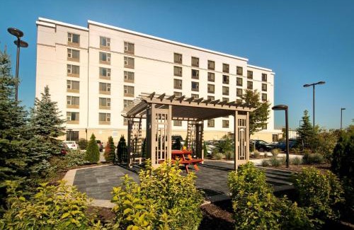 Airport Corporate Hotel | Hampton Inn by Hilton Toronto Airport Corporate Centre