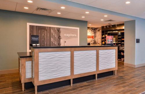 Carter Lake Hotel | Hampton Inn By Hilton Omaha Airport, Ia