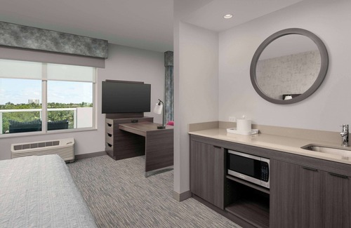 Pineapple Grove Arts District Hotel | Hampton Inn Delray Beach