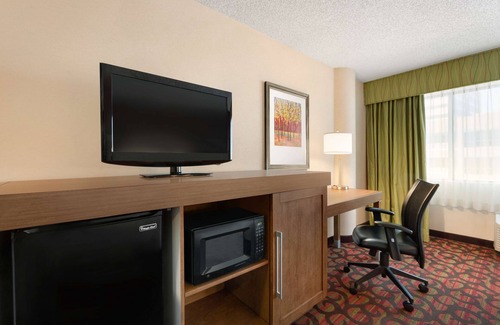 Union Square Hotel | Hampton Inn Denver West Federal Center