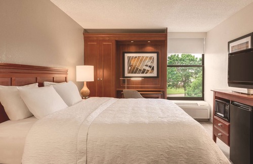 Greater South Side Hotel | Hampton Inn Des Moines-Airport