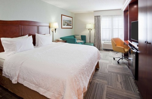 Canal Park Hotel | Hampton Inn Duluth Canal Park