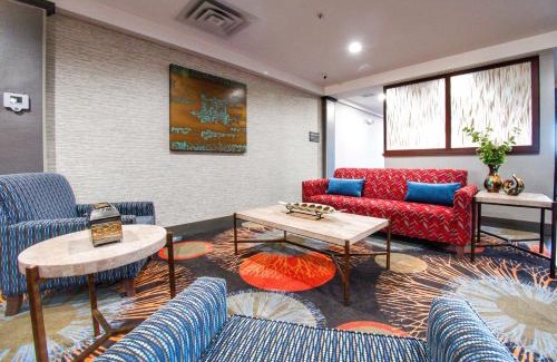 Edmond Hotel | Hampton Inn Edmond