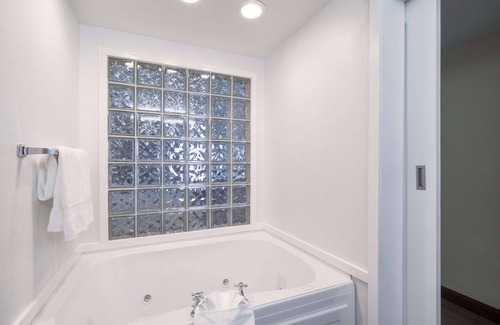 Eckhart Mines Hotel | Hampton Inn Frostburg