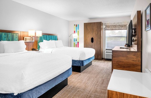Alpine Center Hotel | Hampton Inn Grand Rapids-North