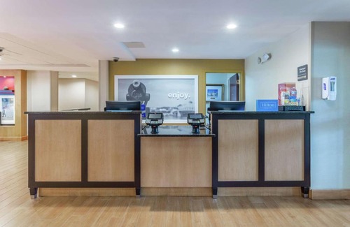 Long Hill Hotel | Hampton Inn Groton/Mystic