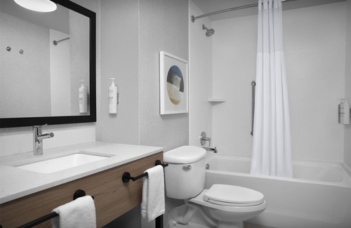 Wholesale District Hotel | Hampton Inn Indianapolis Downtown Across from Circle Centre