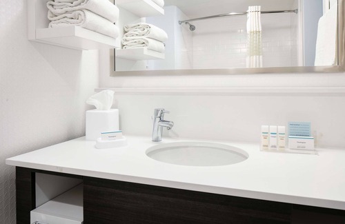 Lincoln Hotel | Hampton Inn Iowa City/Coralville