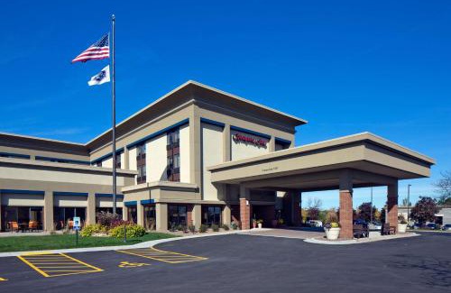 Brookfield Hotel | Hampton Inn Milwaukee Brookfield