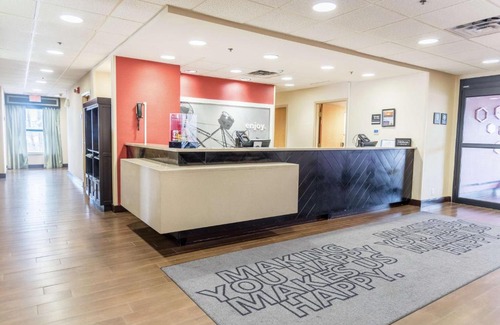 Norton Shores Hotel | Hampton Inn Muskegon