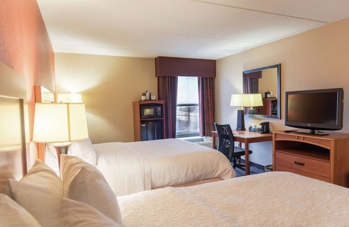 Norton Shores Hotel | Hampton Inn Muskegon