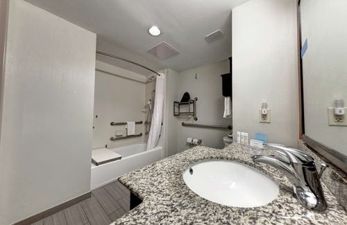 Neptune City Hotel | Hampton Inn Neptune/Wall