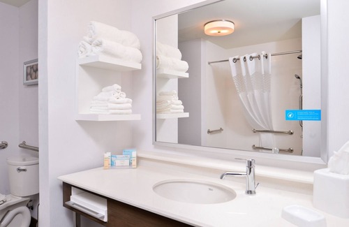 Carter Lake Hotel | Hampton Inn Omaha Airport