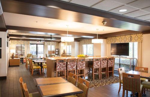 Northeast Pensacola Hotel | Hampton Inn Pensacola-Airport