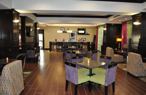 Pleasanton Hotel | Hampton Inn Pleasanton