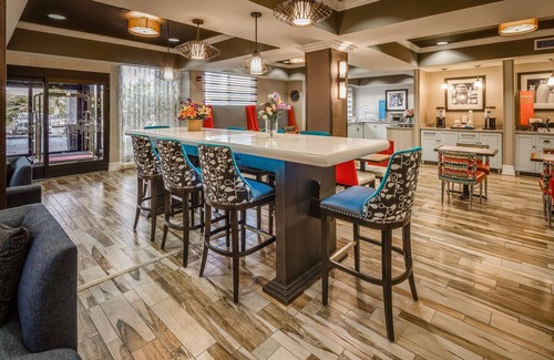 The East Side Hotel | Hampton Inn San Francisco Airport