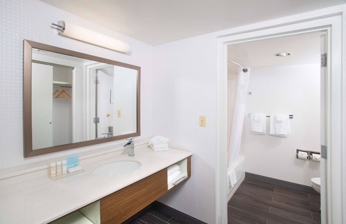 Parole Hotel | Hampton Inn & Suites Annapolis