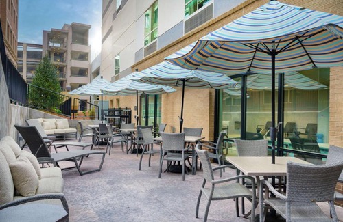 Downtown Decatur Hotel | Hampton Inn & Suites Atlanta Decatur/Emory