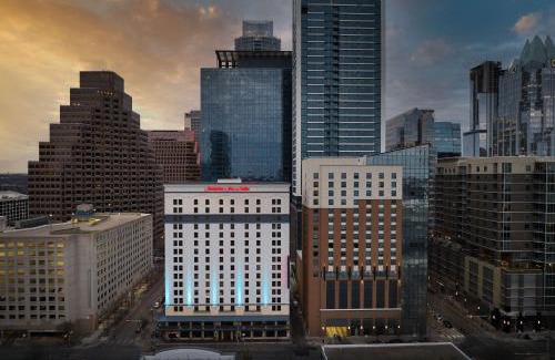 Waller Creek District Hotel | Hampton Inn & Suites Austin - Downtown