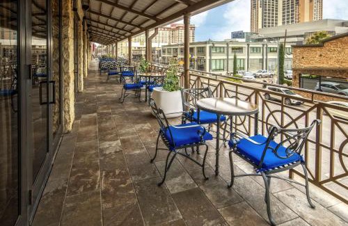 Waller Creek District Hotel | Hampton Inn & Suites Austin - Downtown