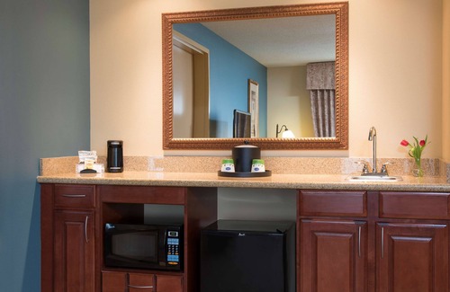 Normal Hotel | Hampton Inn & Suites Bloomington - Normal