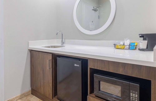 Brenham Hotel | Hampton Inn & Suites Brenham