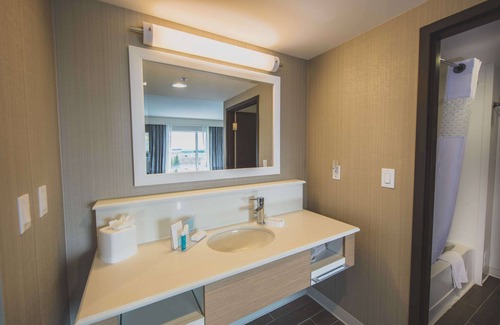 Bolton Hotel | Hampton Inn & Suites by Hilton Bolton