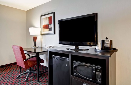 Red Deer Hotel | Hampton Inn & Suites by Hilton Red Deer