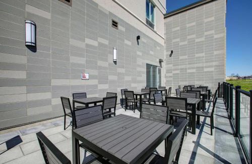 Township of Woolwich Hotel | Hampton Inn & Suites By Hilton Waterloo St. Jacobs