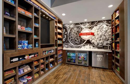 Township of Woolwich Hotel | Hampton Inn & Suites By Hilton Waterloo St. Jacobs