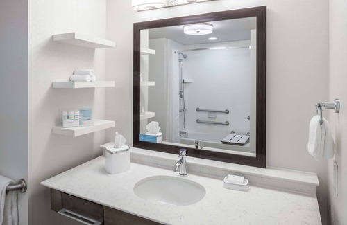 Dunwoody Hotel | Hampton Inn & Suites by Hilton Atlanta Perimeter Dunwoody
